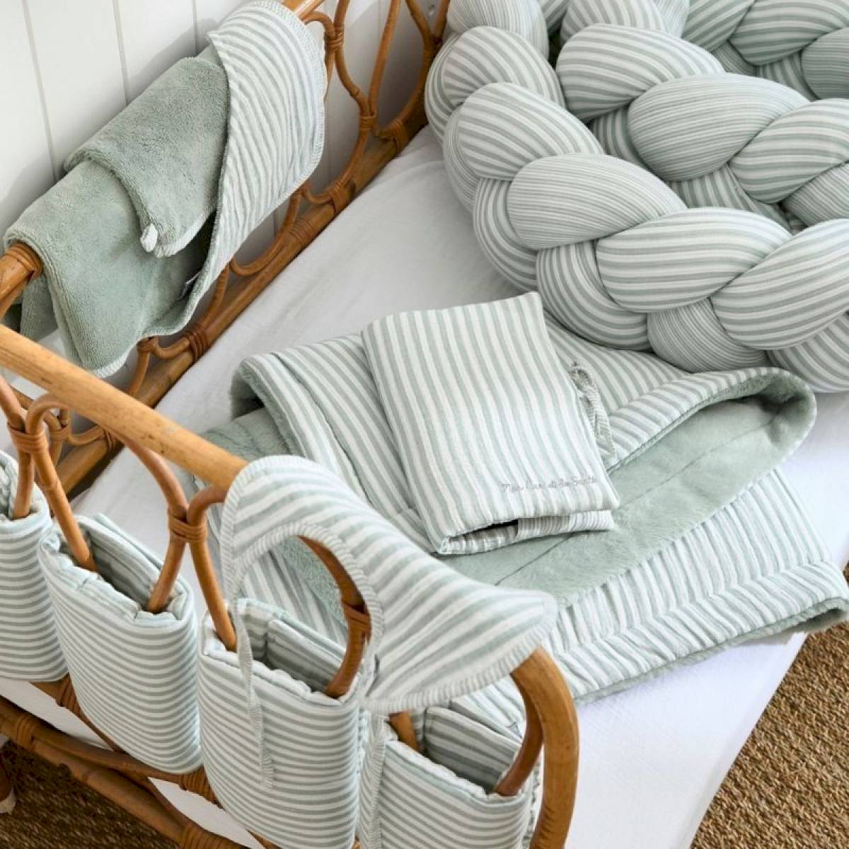 Cape de bain et gant de toilette rayé vert de gris