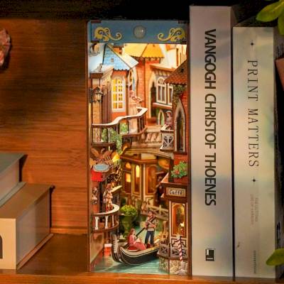 Book Nook Venetian Dreams