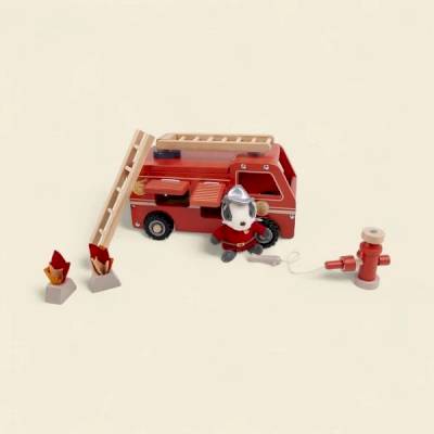 Grand camion de pompiers en bois et son ami miniature